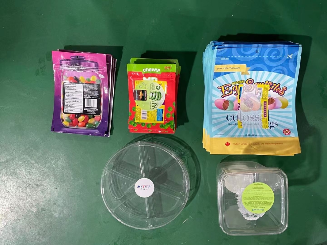 Automatische papier-plastieksakkenetiketteringsmachine voor flessen met een makkelijke onderhoudsnauwkeurigheid van 1000-3000 BPH