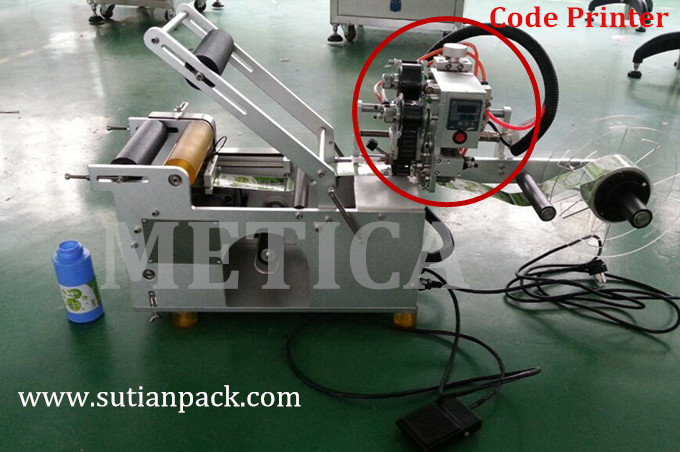 Semi-automatische machine voor het etiketteren van flessen met lage kosten Papier Plastic Metal Label Type 500-1000 BPH Capaciteit