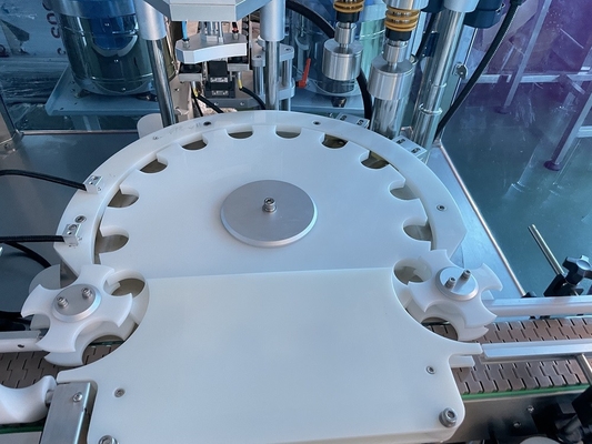 De tweeling Roterende Snelheid van Hoofdenjuice bottle capping machine high