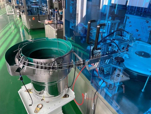 Automatische het Vullen en het Afdekken Machine voor de Reageerbuis 10ml van de Etherische oliefles